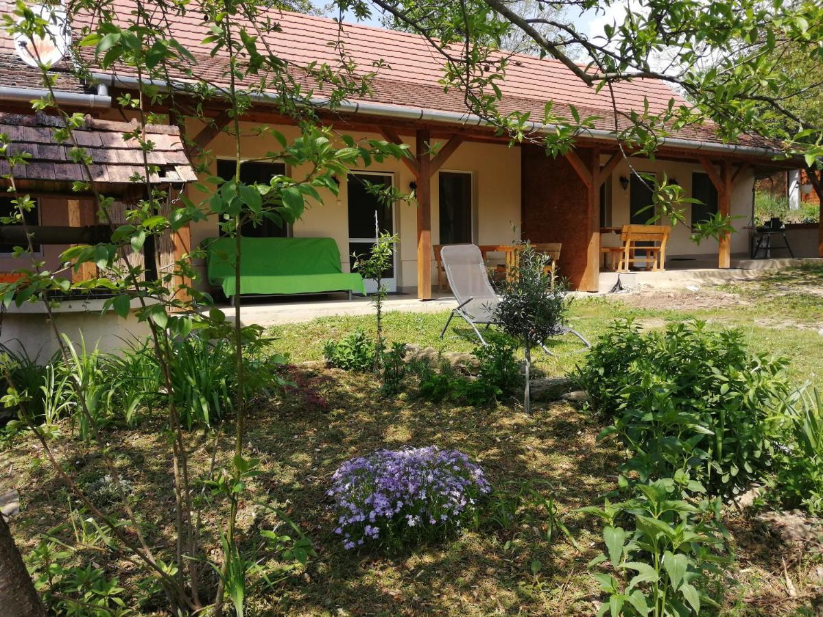Flora Apartmanok Kehidakustány Exterior foto