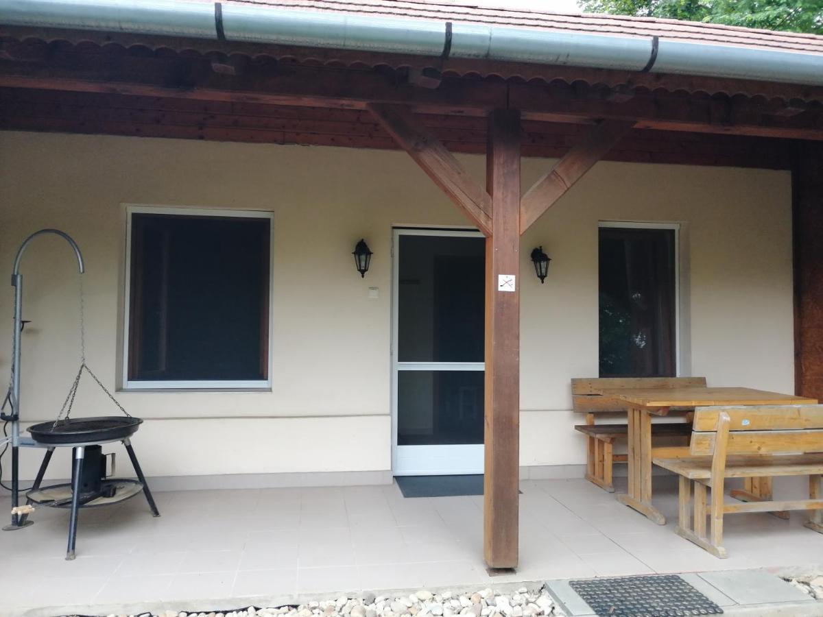 Flora Apartmanok Kehidakustány Exterior foto